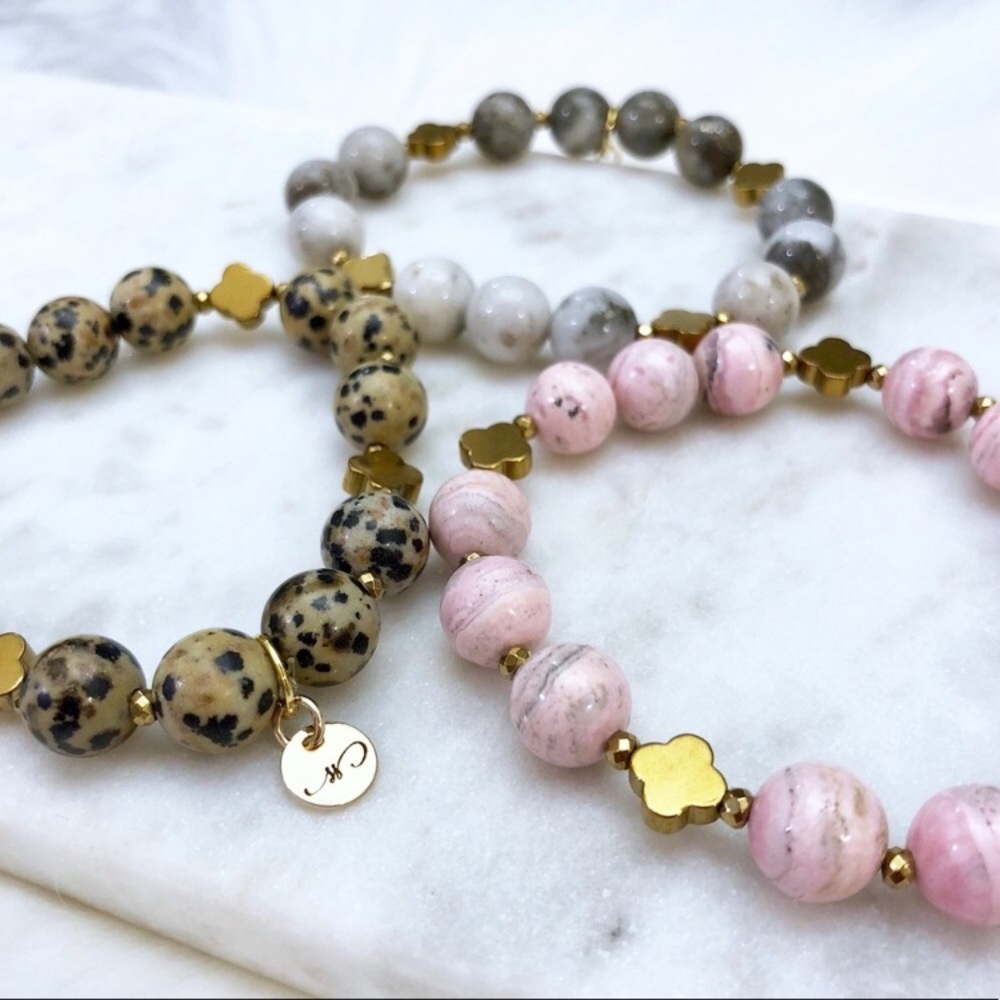 ๐5XHP๐ LAST ONE Gray Jasper Bronze Clover Stretch Bracelet - Picture 3 of 4